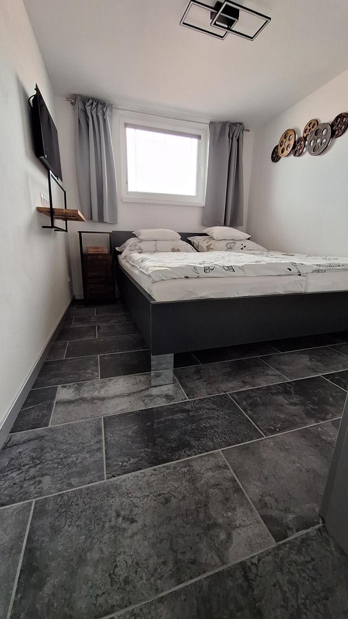 Bungalov Na Brehu Labe S Vlastnim Molem Pardubice Dış mekan fotoğraf